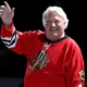 Bobby Hull, leyenda de los Blackhawks, muere a los 84 años