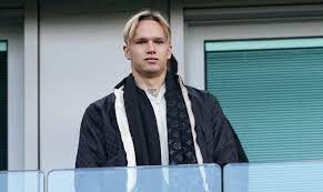 Chelsea presenta a Mudryk después de cerrar un acuerdo por valor de 100 millones de euros