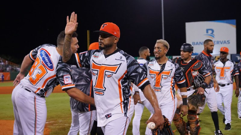 Toros retienen a Fernando Abad desde la agencia libre